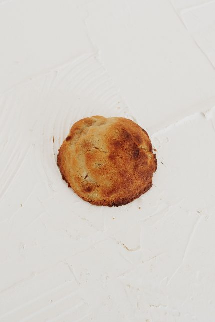 Coconut tonka cookie